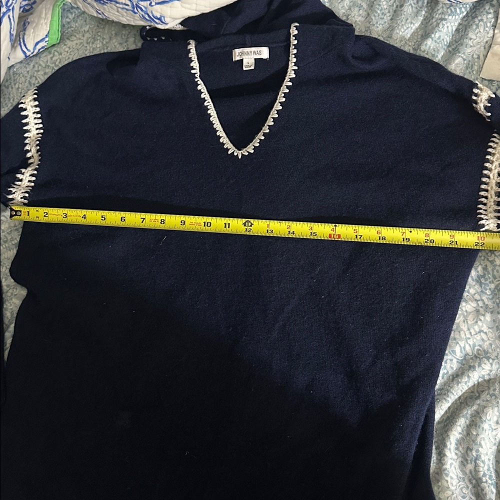Johnny Was The Whipstitch Hoodie on website
Large Cashmere Wool Lightweight Blue - Picture 13 of 14
